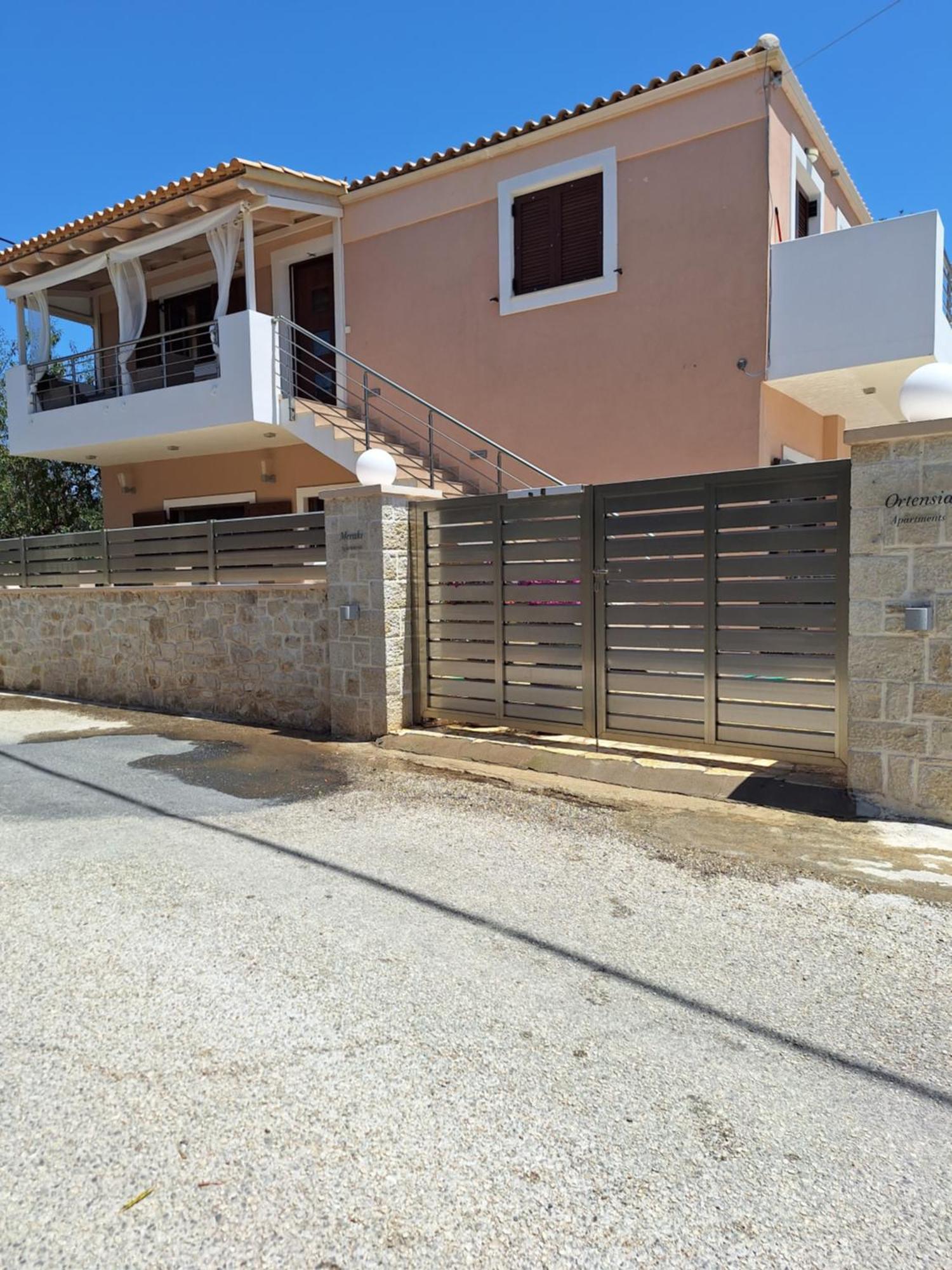 Ortensia Oziás المظهر الخارجي الصورة